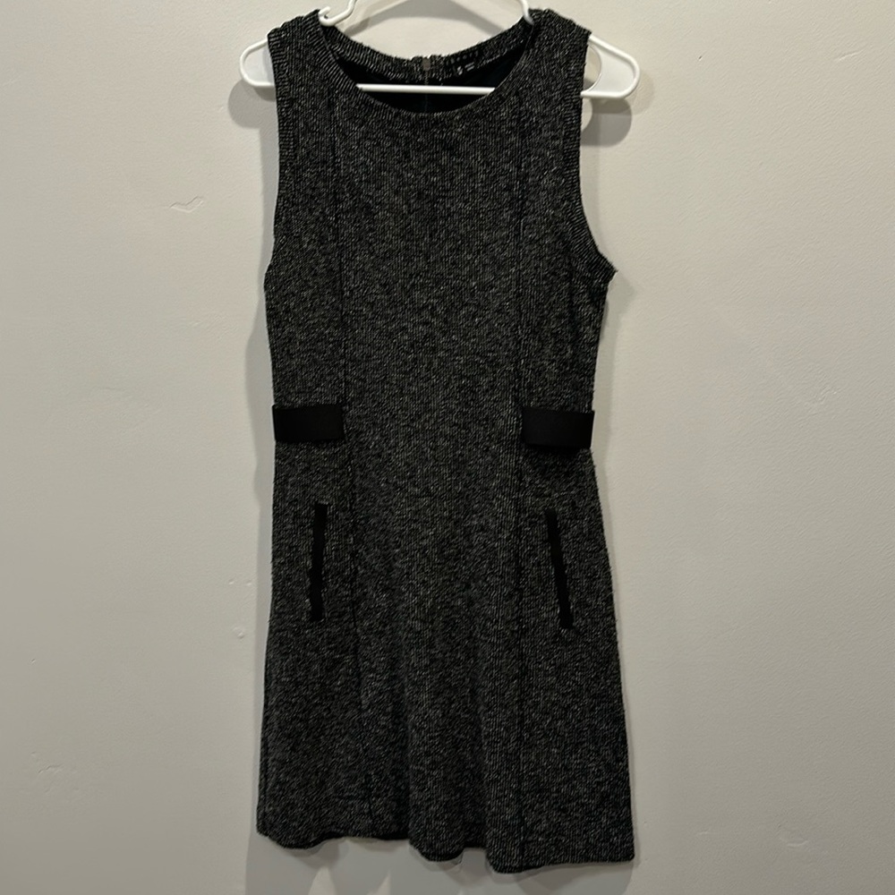 Theory. Shift/sheath style dress. Size M. Black/white.